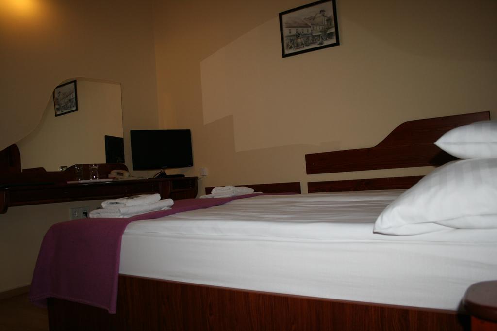 Szent Gyoergy Fogado Hotell Pécs Rum bild