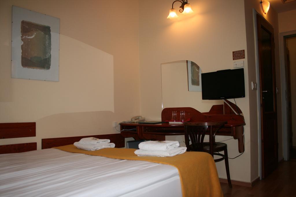 Szent Gyoergy Fogado Hotell Pécs Exteriör bild